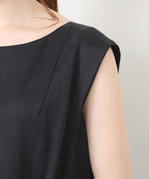 Rouge vif（ルージュヴィフ）の「シルキータックワンピース（ワンピース・レディース・チャコールグレー/ピンクベージュ・FREE）」の8枚目の写真