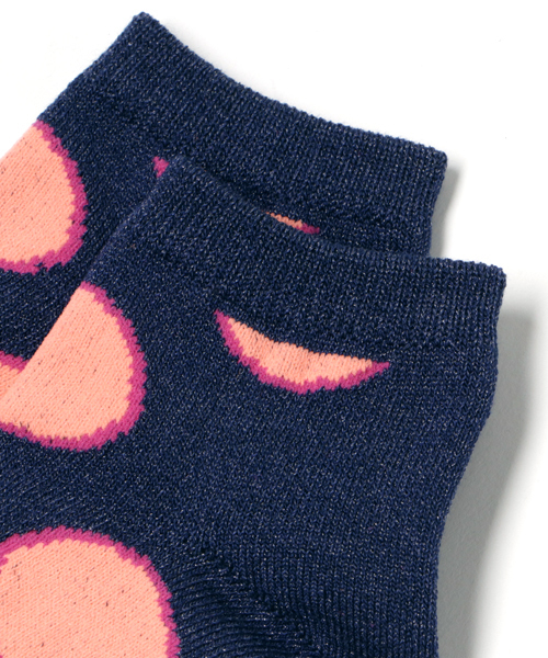 MR（まる）の「[13-24]ドットソックス（ソックス/靴下・キッズ・レッド/オフホワイト/ブルー・L/S/SS/M）」の4枚目の写真