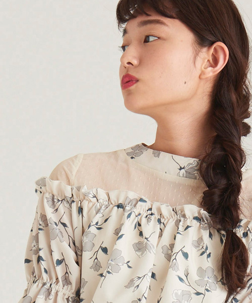 MAJESTIC LEGON（マジェスティックレゴン）の「【WEB限定価格】チュール×フラワーブラウス（シャツ/ブラウス・レディース・グリーン/アイボリー/ブラック・MEDIUM/SMALL）」の6枚目の写真