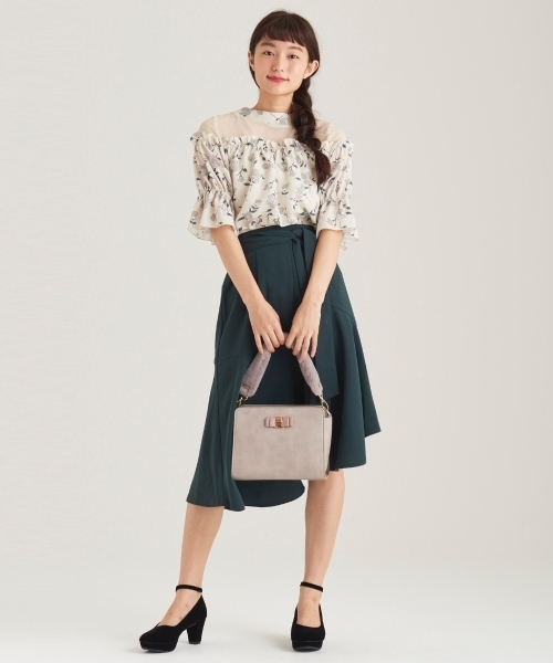 MAJESTIC LEGON（マジェスティックレゴン）の「【WEB限定価格】チュール×フラワーブラウス（シャツ/ブラウス・レディース・グリーン/アイボリー/ブラック・MEDIUM/SMALL）」の17枚目の写真