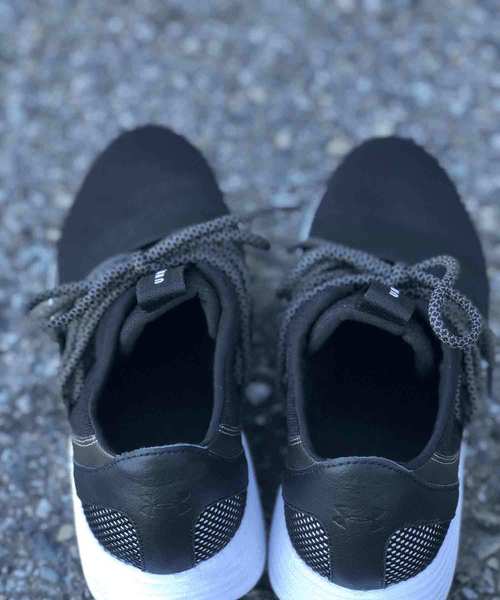 UNDER ARMOUR（アンダーアーマー）の「レディース トレーニングシューズ / ブリースレース（スニーカー・レディース・ブラック/ホワイト・23/22.5/26/25.5/25/24.5/24/23.5）」の4枚目の写真