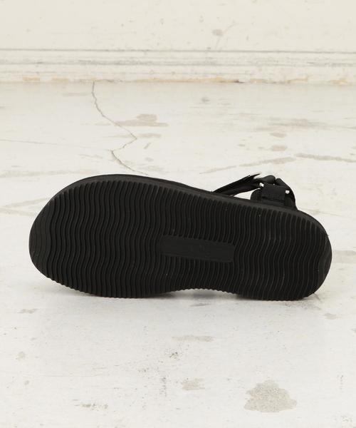 suicoke（スイコック）の「【別注】＜SUICOKE＞∴タビサンダル（サンダル・レディース・ベージュ/ブラック・24cm/23cm/25cm）」の5枚目の写真