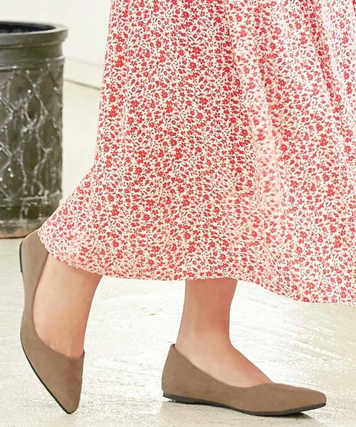 KOBE LETTUCE(コウベレタス)の「ビタミンカラーポインテッドトゥフラットパンプス(パンプス・レディース・グレイッシュベージュ/イエロー/オレンジ/グリーン/パープル/ブラック/シルバー/その他/パイソン・L/LL/M/S)」の3枚目の写真