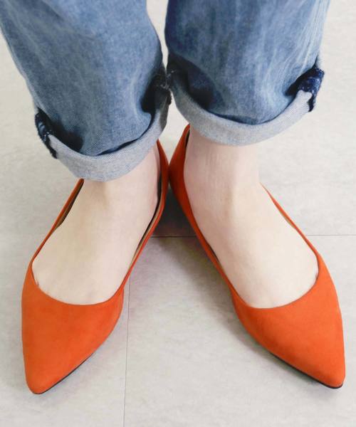 KOBE LETTUCE(コウベレタス)の「ビタミンカラーポインテッドトゥフラットパンプス(パンプス・レディース・グレイッシュベージュ/イエロー/オレンジ/グリーン/パープル/ブラック/シルバー/その他/パイソン・L/LL/M/S)」の1枚目の写真