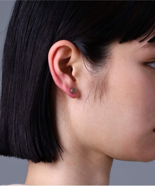 LION HEART(ライオンハート)の「【限定展開】“LH-1”スタッズピアス/スライス/サージカルステンレス(金属アレルギー対応)【LION HEART / ライオンハート】(ピアス(片耳用)・メンズ・ブラック/シルバー/ゴールド・ONE SIZE)」の16枚目の写真