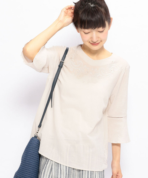 DECOY SINCE 1981（デコイシンスイチキュウハチイチ）の「【速乾シリーズ】刺繍ブラウス（シャツ/ブラウス・レディース・アイボリー/オレンジ/ネイビー・13号/11号/9号）」の5枚目の写真