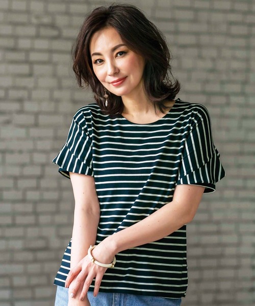 BELLUNA(ベルーナ)の「ボーダー素材袖フリルデザインプルオーバー(Tシャツ/カットソー・レディース・ホワイト×ブラック/ホワイト×ネイビー/ホワイト×ピンク/ネイビー×ホワイト・MEDIUM/LARGE/X-LARGE)」の4枚目の写真