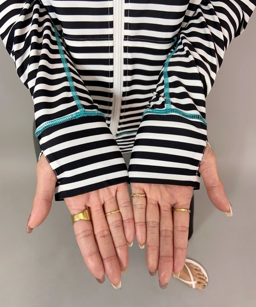 ROXY（ロキシー）の「ROXY/ロキシー  フード付きジップアップラッシュガード   RLY205023（ラッシュガード・レディース・ブラック/ホワイト/ブラック×ホワイト・S/M/L）」の12枚目の写真