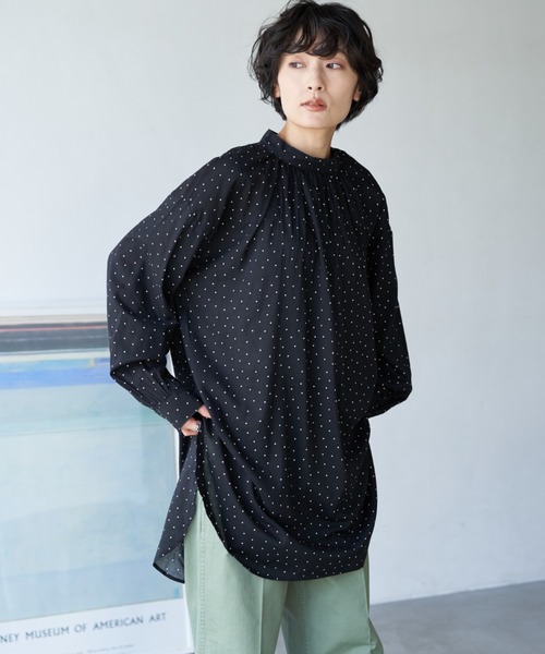 AMERICAN HOLIC(アメリカンホリック)の「ハイネックバックギャザーチュニック(Tシャツ/カットソー・レディース・ライトグレー/ブラック系その他5/ストライプ/オフホワイト・FREE)」の1枚目の写真