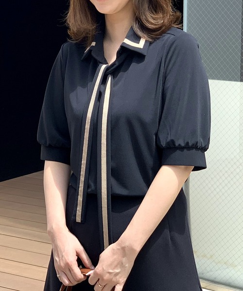 NARACAMICIE（ナラカミーチェ）の「グログランテープ使いカットソー（シャツ/ブラウス・レディース・ブラック/ホワイト/ブルー系その他・MEDIUM/LARGE）」の2枚目の写真