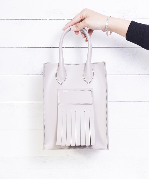 B.I.D.(ビーアイディー)の「《SOLPRESA》SQUARE FRINGE MINI TOTE(トートバッグ・レディース・ブラック/グレイッシュベージュ/ブラウン・FREE)」の3枚目の写真
