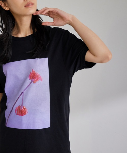 ADAM ET ROPE'(アダムエロペ)の「【LISA KING】Tee(Tシャツ/カットソー・レディース・パープル/イエロー/オレンジ/グリーン・1)」の3枚目の写真