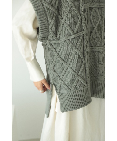 ブラックバイマウジー　alan knit vest グリーン BLACK BY MOUSSY（ブラックバイマウジー）の「alan knit vest