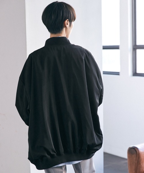 EMMA CLOTHES（エマクローズ）の「ブライトサテンファブリックビッグシルエットワイドスリーブブルゾン/ワイドMA-1【EMMA CLOTHES/エマクローズ】（MA-1・メンズ・カーキ/ブラック/ベージュ・FREE）」の7枚目の写真