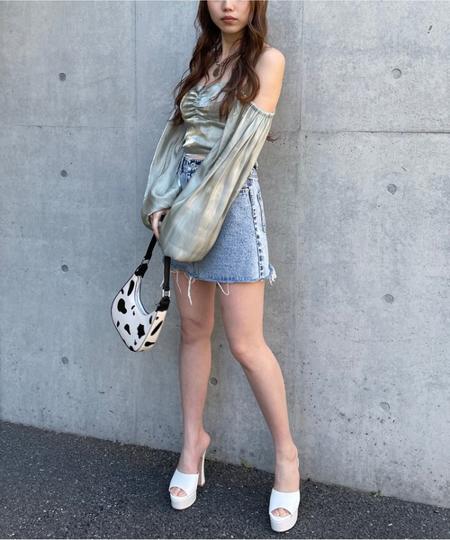 SPIRALGIRL(スパイラルガール)の「袖ボリュームギャザーブラウス(シャツ/ブラウス・レディース・ベージュ/ブルー/グリーン・FREE)」の4枚目の写真