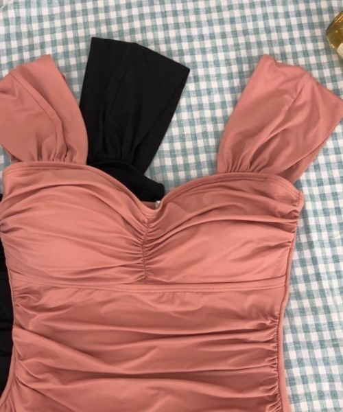 by muni:r（バイ ムニール）の「[体型カバー] ラブリーシャーリングモノキニ（水着・レディース・ブラック/ピンク・FREE）」の12枚目の写真