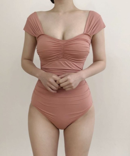 by muni:r（バイ ムニール）の「[体型カバー] ラブリーシャーリングモノキニ（水着・レディース・ブラック/ピンク・FREE）」の7枚目の写真