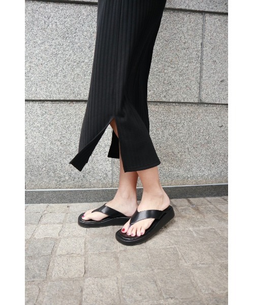 FIG&VIPER（フィグアンドバイパー）の「厚底トングサンダル（サンダル・レディース・ホワイト/ブラック/ベージュ・MEDIUM/LARGE）」の10枚目の写真