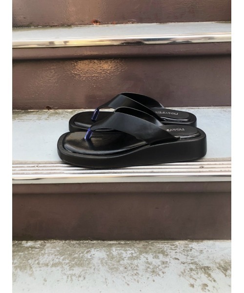 FIG&VIPER（フィグアンドバイパー）の「厚底トングサンダル（サンダル・レディース・ホワイト/ブラック/ベージュ・MEDIUM/LARGE）」の14枚目の写真