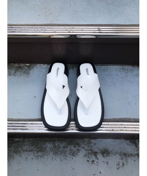 FIG&VIPER（フィグアンドバイパー）の「厚底トングサンダル（サンダル・レディース・ホワイト/ブラック/ベージュ・MEDIUM/LARGE）」の7枚目の写真