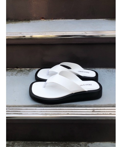FIG&VIPER（フィグアンドバイパー）の「厚底トングサンダル（サンダル・レディース・ホワイト/ブラック/ベージュ・MEDIUM/LARGE）」の11枚目の写真