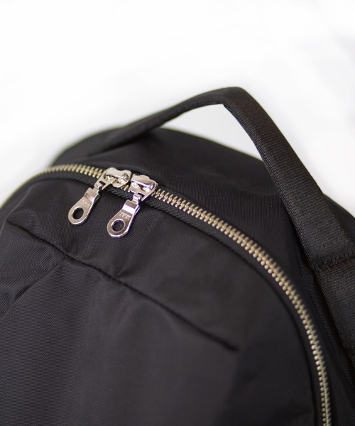 wdl.(ワームデザインラボ)の「Minimal Pack shiny light nylon(バックパック/リュック・メンズ・ブラック/ベージュ/ダークグレー/カーキ/オレンジ・FREE)」の18枚目の写真