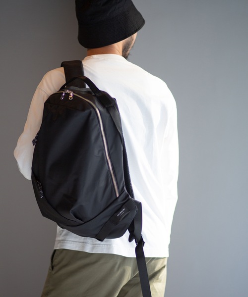 wdl.(ワームデザインラボ)の「Minimal Pack shiny light nylon(バックパック/リュック・メンズ・ブラック/ベージュ/ダークグレー/カーキ/オレンジ・FREE)」の22枚目の写真