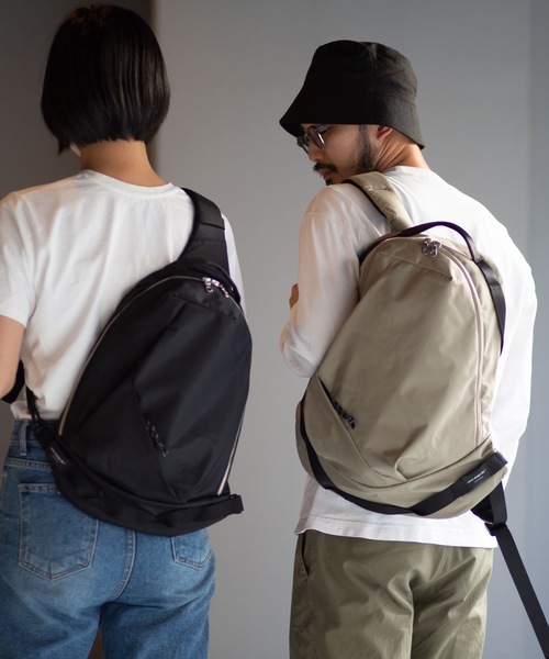 wdl.(ワームデザインラボ)の「Minimal Pack shiny light nylon(バックパック/リュック・メンズ・ブラック/ベージュ/ダークグレー/カーキ/オレンジ・FREE)」の20枚目の写真