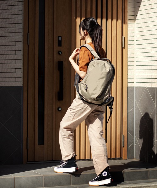 wdl.(ワームデザインラボ)の「Minimal Pack shiny light nylon(バックパック/リュック・メンズ・ブラック/ベージュ/ダークグレー/カーキ/オレンジ・FREE)」の16枚目の写真