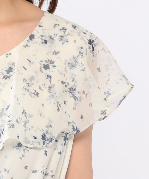 MISCH MASCH（ミッシュマッシュ）の「ラッフル衿小花柄ワンピース（ワンピース・レディース・ホワイト/ネイビー・MEDIUM）」の8枚目の写真