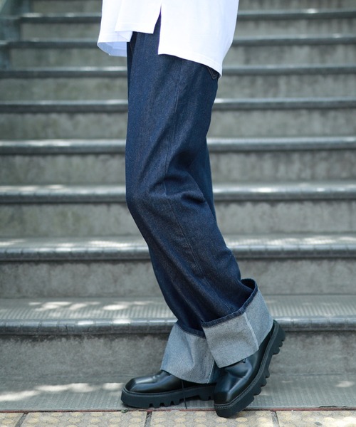 G.O.C（ジーオーシー）の「ロールアップストレートデニムパンツ（デニムパンツ・メンズ・ブラック/ノンウォッシュ・MEDIUM/LARGE）」の3枚目の写真