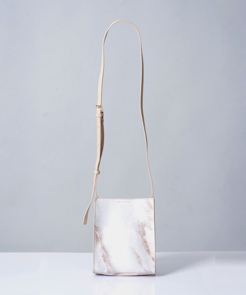 ALTROSE（アルトローズ）の「［ALTROSE/アルトローズ］シンシア 縦長 A5 ショルダーバッグ（ショルダーバッグ・レディース・ブラウン系その他/アイボリー系1/レオパード/アイボリー系2/ブラック系その他/アイボリー系/ブラック/ブラック系/ベージュ/グレー系/ゼブラ/アイボリー系3/グレー/ベージュ系/パイソン/キャメル/ブラウン系その他2/ベージュ系その他2/グリーン/ブルー/パープル/オレンジ/ピンク/クリーム/レッド/ターコイズブルー・FREE）」の11枚目の写真