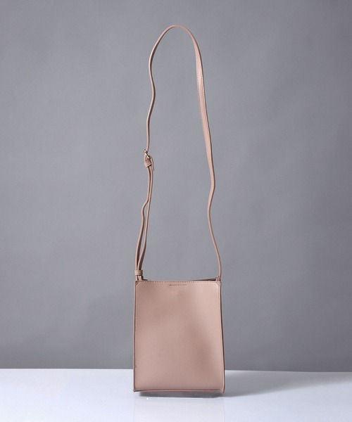 ALTROSE（アルトローズ）の「［ALTROSE/アルトローズ］シンシア 縦長 A5 ショルダーバッグ（ショルダーバッグ・レディース・ブラウン系その他/アイボリー系1/レオパード/アイボリー系2/ブラック系その他/アイボリー系/ブラック/ブラック系/ベージュ/グレー系/ゼブラ/アイボリー系3/グレー/ベージュ系/パイソン/キャメル/ブラウン系その他2/ベージュ系その他2/グリーン/ブルー/パープル/オレンジ/ピンク/クリーム/レッド/ターコイズブルー・FREE）」の9枚目の写真