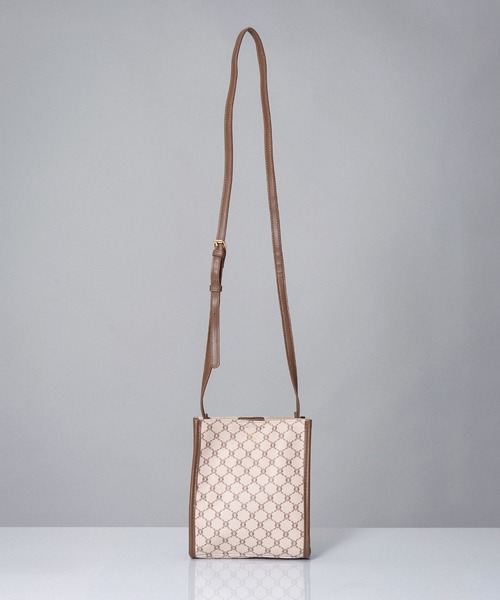 ALTROSE（アルトローズ）の「［ALTROSE/アルトローズ］シンシア 縦長 A5 ショルダーバッグ（ショルダーバッグ・レディース・ブラウン系その他/アイボリー系1/レオパード/アイボリー系2/ブラック系その他/アイボリー系/ブラック/ブラック系/ベージュ/グレー系/ゼブラ/アイボリー系3/グレー/ベージュ系/パイソン/キャメル/ブラウン系その他2/ベージュ系その他2/グリーン/ブルー/パープル/オレンジ/ピンク/クリーム/レッド/ターコイズブルー・FREE）」の8枚目の写真