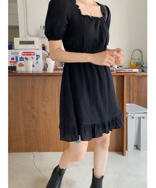 chuu（チュー）の「CHUU スクエアネックフリルワンピース（ワンピース・レディース・ホワイト/ブラック・FREE）」の21枚目の写真