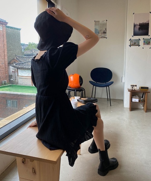 chuu（チュー）の「CHUU スクエアネックフリルワンピース（ワンピース・レディース・ホワイト/ブラック・FREE）」の19枚目の写真