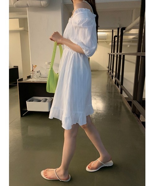 chuu（チュー）の「CHUU スクエアネックフリルワンピース（ワンピース・レディース・ホワイト/ブラック・FREE）」の17枚目の写真
