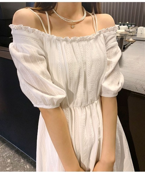 chuu（チュー）の「CHUU スクエアネックフリルワンピース（ワンピース・レディース・ホワイト/ブラック・FREE）」の8枚目の写真
