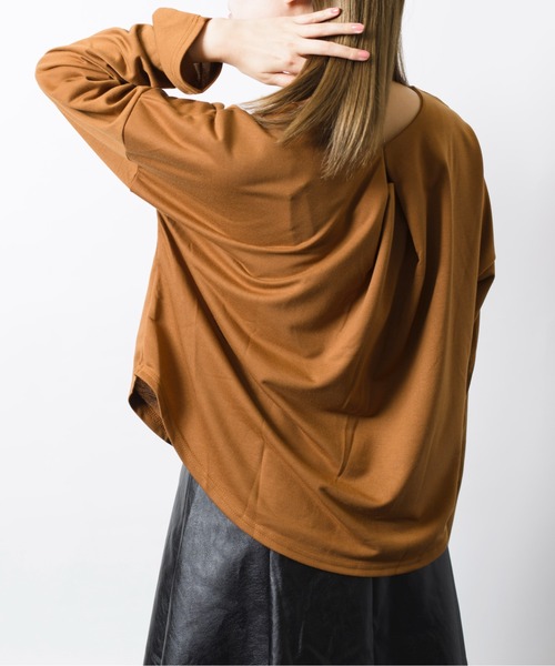 MAISON BREEZE(メゾンブリーズ)の「【MAISON BREEZE】バックタックカットソー KNF(Tシャツ/カットソー・レディース・グレー/ブラック/ベージュ/ブラウン・FREE)」の10枚目の写真