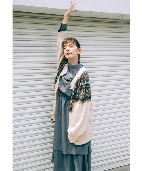 haco!(ハコ)の「【スザンヌさんコラボ】ゆるっと羽織ってあったかかわいい チャイナボタンが彩るビッグスリーブノルディックカーディガン by LOVE&PEACE PROJECT(カーディガン/ボレロ・レディース・アイボリー・1/2)」の22枚目の写真