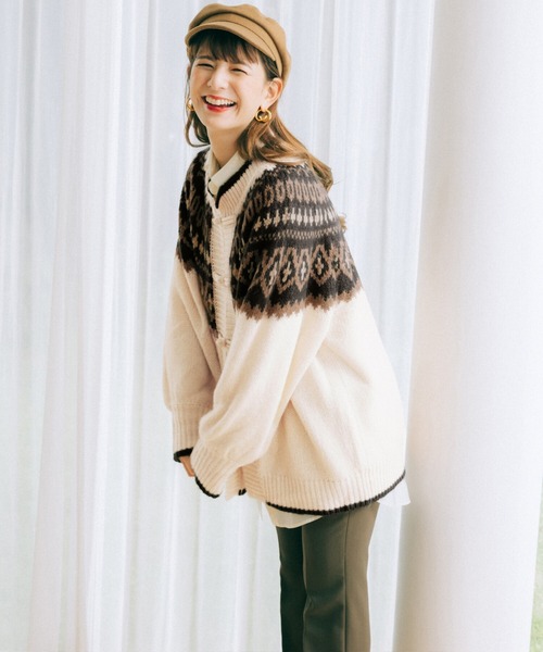 haco!(ハコ)の「【スザンヌさんコラボ】ゆるっと羽織ってあったかかわいい チャイナボタンが彩るビッグスリーブノルディックカーディガン by LOVE&PEACE PROJECT(カーディガン/ボレロ・レディース・アイボリー・1/2)」の12枚目の写真