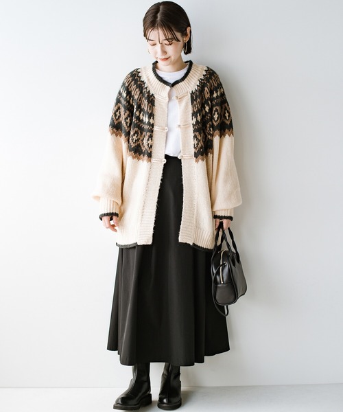 haco!(ハコ)の「【スザンヌさんコラボ】ゆるっと羽織ってあったかかわいい チャイナボタンが彩るビッグスリーブノルディックカーディガン by LOVE&PEACE PROJECT(カーディガン/ボレロ・レディース・アイボリー・1/2)」の20枚目の写真