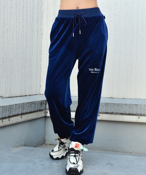 babyShoop（ベイビーシュープ）の「ベロア刺繍ロゴロングパンツ（その他パンツ・レディース・ベージュ/パープル/ブラウン/ネイビー/ブラック・FREE）」の4枚目の写真