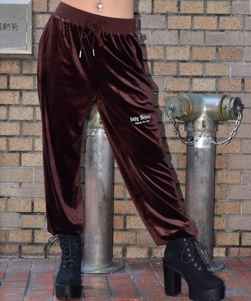 babyShoop（ベイビーシュープ）の「ベロア刺繍ロゴロングパンツ（その他パンツ・レディース・ベージュ/パープル/ブラウン/ネイビー/ブラック・FREE）」の2枚目の写真