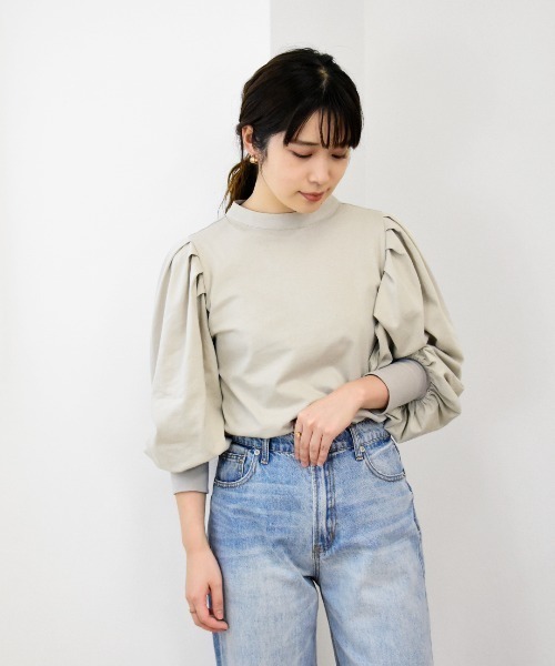 Brownie(ブラウニー)の「Brownie ボリュームスリーブBACKリボンプルオーバー(Tシャツ/カットソー・レディース・ダークブラウン/オリーブ/キャメル/グレイッシュベージュ・FREE)」の2枚目の写真