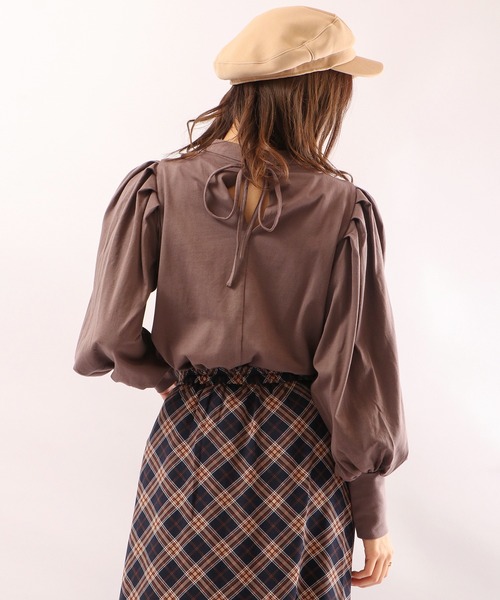 Brownie(ブラウニー)の「Brownie ボリュームスリーブBACKリボンプルオーバー(Tシャツ/カットソー・レディース・ダークブラウン/オリーブ/キャメル/グレイッシュベージュ・FREE)」の8枚目の写真