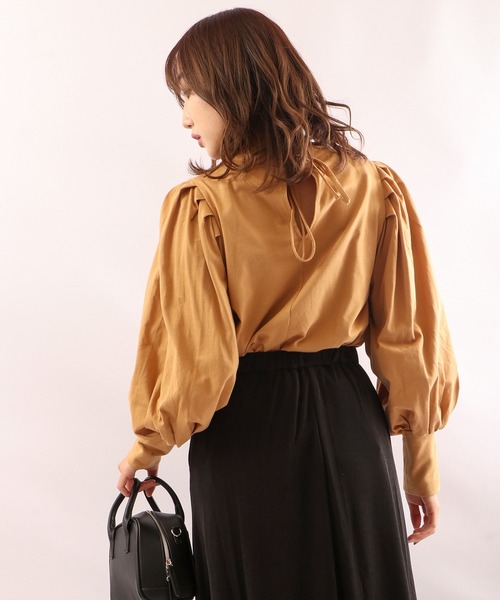 Brownie(ブラウニー)の「Brownie ボリュームスリーブBACKリボンプルオーバー(Tシャツ/カットソー・レディース・ダークブラウン/オリーブ/キャメル/グレイッシュベージュ・FREE)」の22枚目の写真