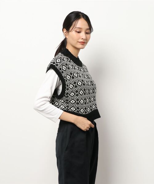 COLONY 2139（コロニートゥーワンスリーナイン）の「バルキージャガードニットハイネックベスト（ベスト・レディース・グリーン/ベージュ/ブラウン/ブラック・FREE）」の6枚目の写真