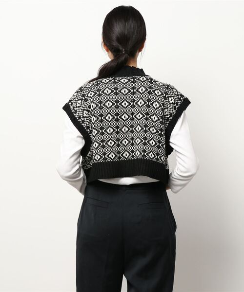 COLONY 2139（コロニートゥーワンスリーナイン）の「バルキージャガードニットハイネックベスト（ベスト・レディース・グリーン/ベージュ/ブラウン/ブラック・FREE）」の5枚目の写真