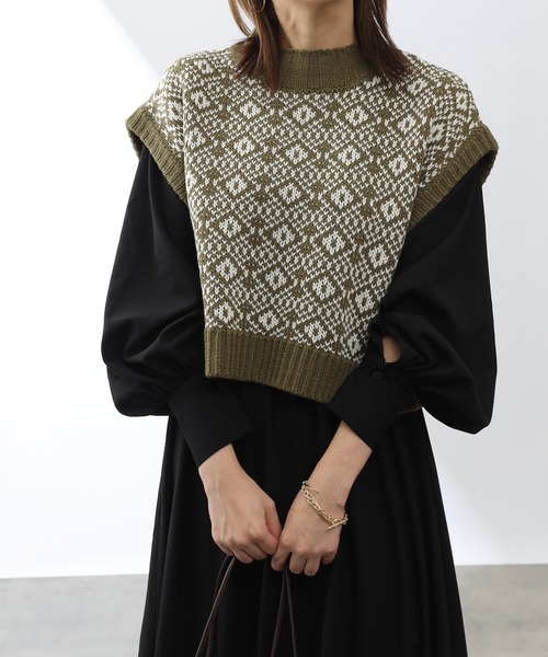 COLONY 2139（コロニートゥーワンスリーナイン）の「バルキージャガードニットハイネックベスト（ベスト・レディース・グリーン/ベージュ/ブラウン/ブラック・FREE）」の4枚目の写真